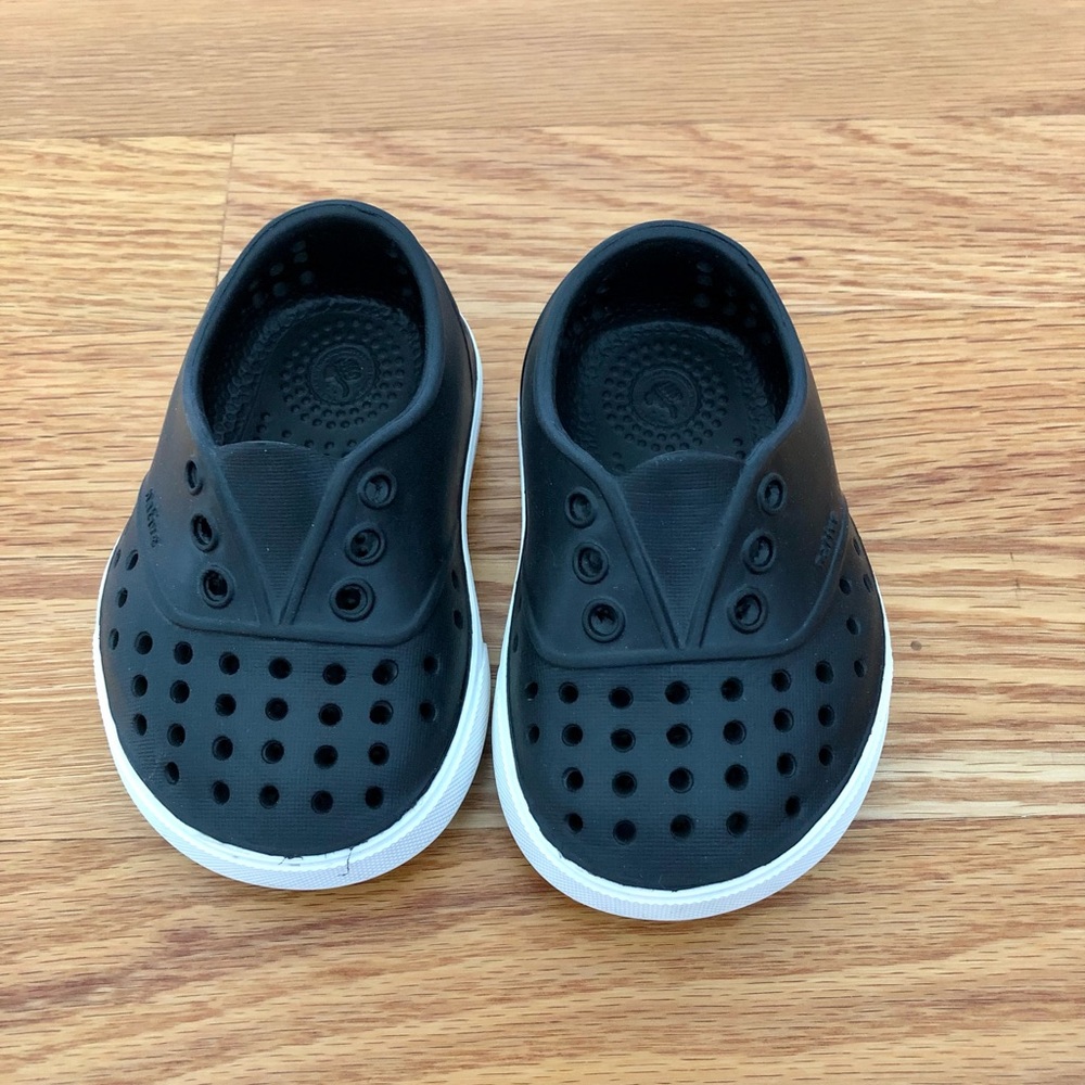 Native Miller Toddler Size 4 Black